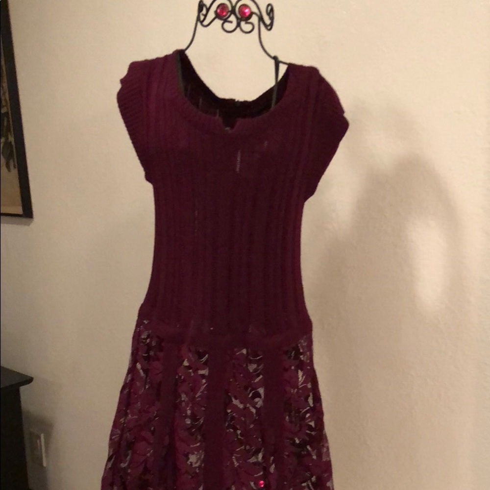 Knit dress with lace.